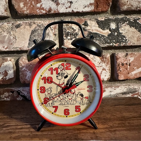 Vintage Sunbeam 101 Dalmatians Clock - Picture 1 of 8